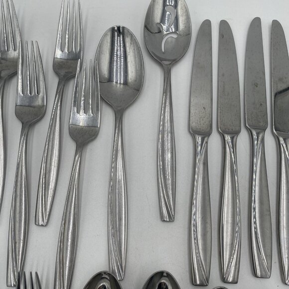 Oneida CAMLYNN CLEO Frosted Glossy Stainless Flatware 53 Pieces Silverware - Picture 6 of 8